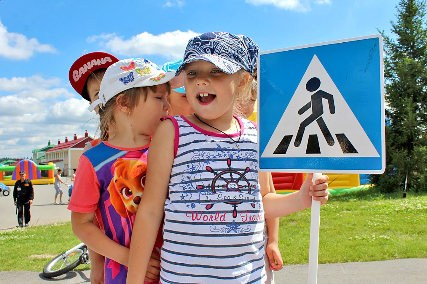 Безопасность детей во время летних каникул: правила поведения на дороге